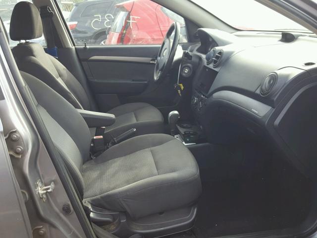 KL1TD56E99B669118 - 2009 CHEVROLET AVEO LS GRAY photo 5