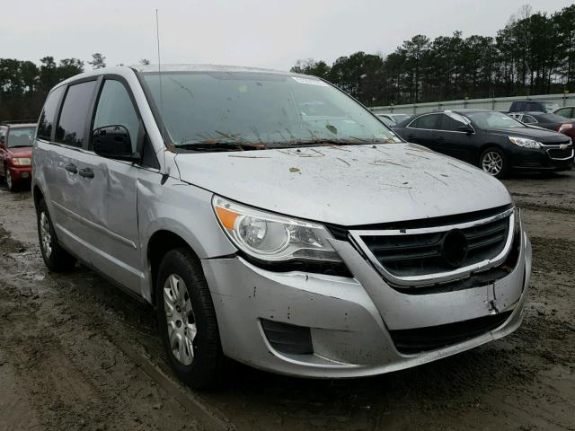 2V4RW4D19AR359926 - 2010 VOLKSWAGEN ROUTAN S SILVER photo 1