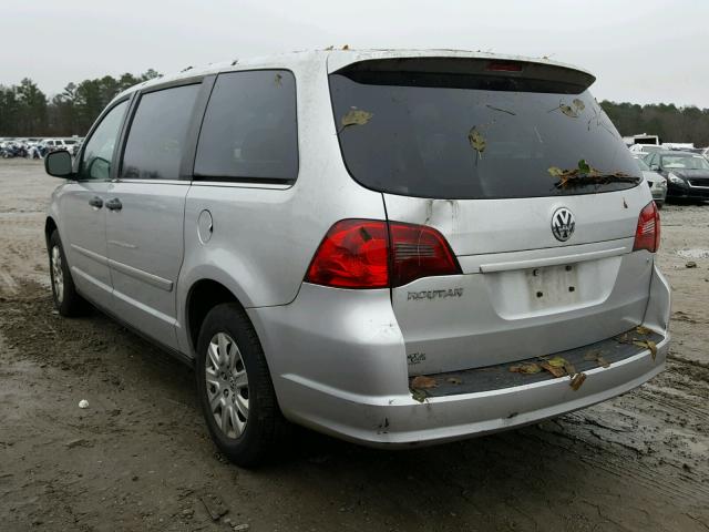 2V4RW4D19AR359926 - 2010 VOLKSWAGEN ROUTAN S SILVER photo 3