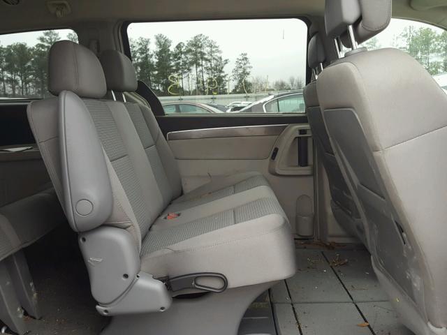 2V4RW4D19AR359926 - 2010 VOLKSWAGEN ROUTAN S SILVER photo 6