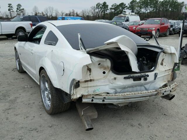 1ZVHT82H955135271 - 2005 FORD MUSTANG GT WHITE photo 3