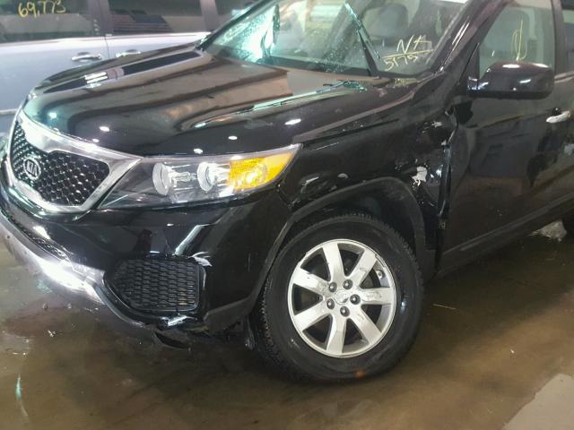 5XYKT3A14BG151753 - 2011 KIA SORENTO BA BLACK photo 9