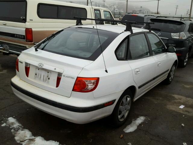 KMHDN56D85U165493 - 2005 HYUNDAI ELANTRA GL WHITE photo 4