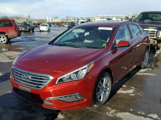 5NPE24AF1FH005732 - 2015 HYUNDAI SONATA SE RED photo 2