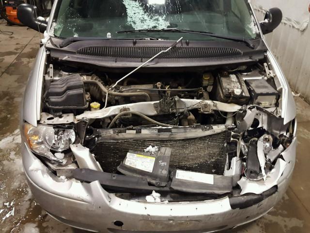 2C4GP54L65R208571 - 2005 CHRYSLER TOWN & COU GRAY photo 9