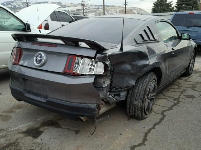 1ZVBP8AN5A5133478 - 2010 FORD MUSTANG GRAY photo 4