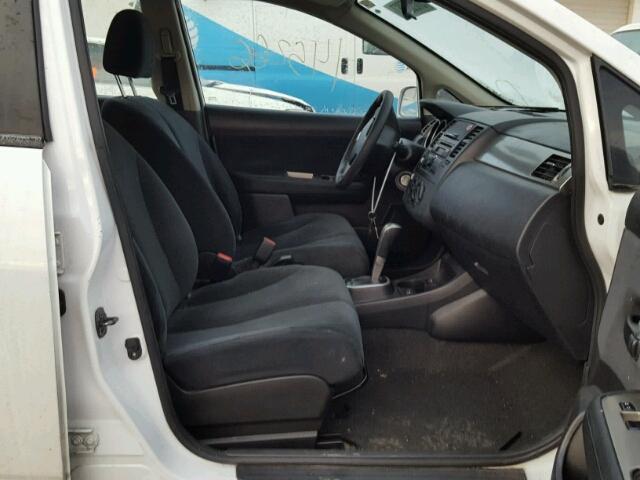 3N1BC1AP1AL433321 - 2010 NISSAN VERSA S WHITE photo 5