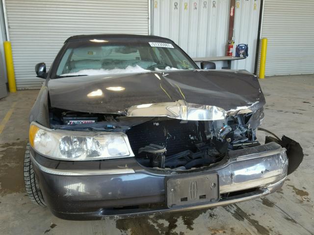 1LNHM82W0XY650851 - 1999 LINCOLN TOWN CAR S GRAY photo 7