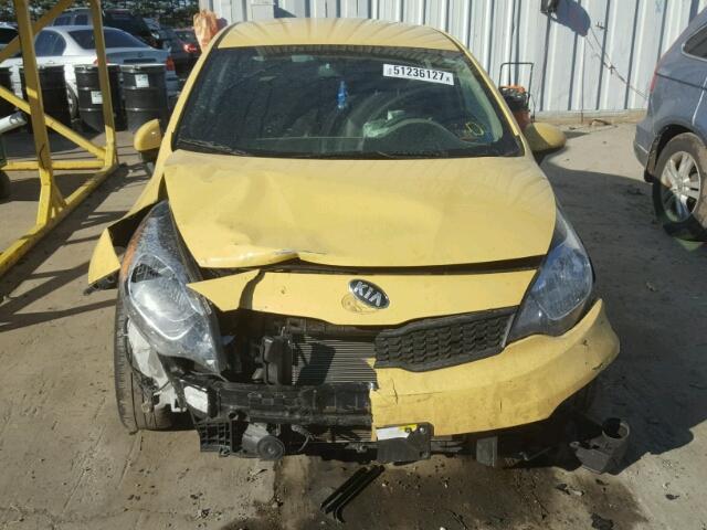 KNADM4A33G6548195 - 2016 KIA RIO LX YELLOW photo 9