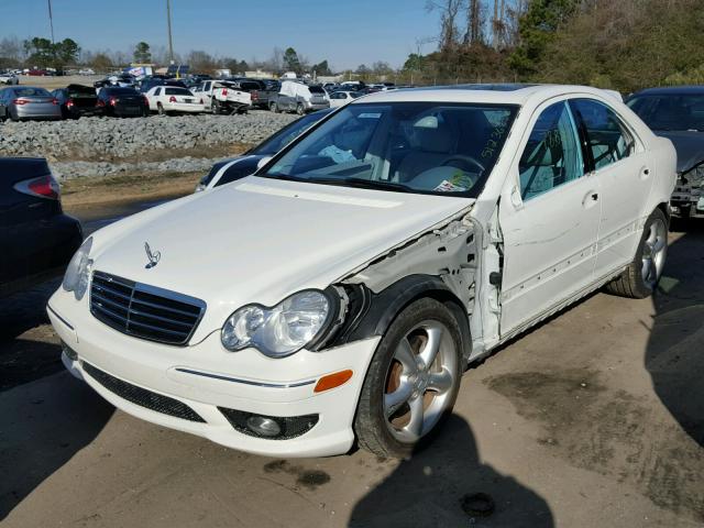 WDBRF40J75F554158 - 2005 MERCEDES-BENZ C 230K SPO WHITE photo 2