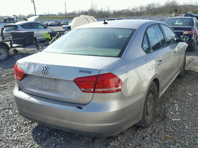 1VWAP7A38DC056433 - 2013 VOLKSWAGEN PASSAT S ვერცხლისფერი ფოტო 4