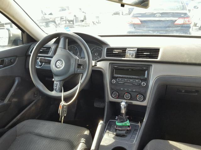 1VWAP7A38DC056433 - 2013 VOLKSWAGEN PASSAT S ვერცხლისფერი ფოტო 9