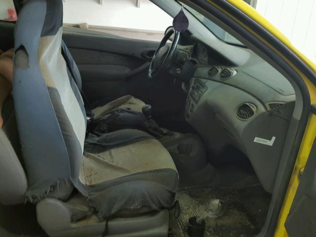 3FAFP31393R172361 - 2003 FORD FOCUS ZX3 YELLOW photo 5