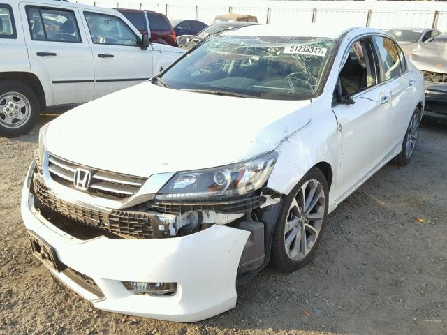 1HGCR2F57FA048004 - 2015 HONDA ACCORD SPO WHITE photo 2