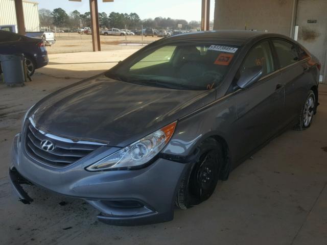 5NPEB4AC7BH272034 - 2011 HYUNDAI SONATA GLS GRAY photo 2