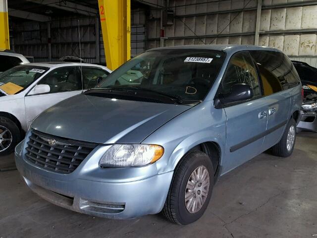 1C4GP45R05B274402 - 2005 CHRYSLER TOWN & COU BLUE photo 2