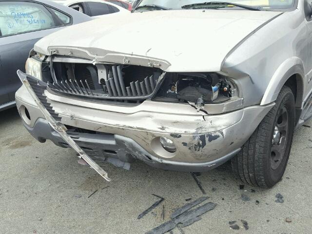 5LMEU27R61LJ11672 - 2001 LINCOLN NAVIGATOR 米色 照片 9