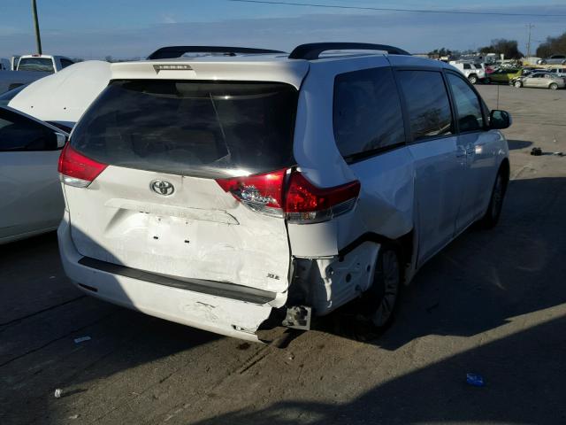 5TDYK3DCXDS357563 - 2013 TOYOTA SIENNA XLE WHITE photo 4