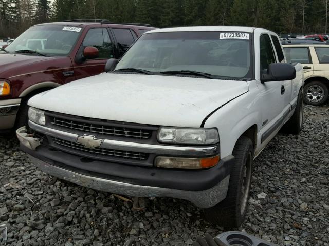 2GCEC19T6Y1388593 - 2000 CHEVROLET SILVERADO WHITE photo 2