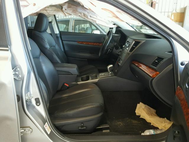 4S4BRCKC9B3372456 - 2011 SUBARU OUTBACK 2. SILVER photo 5