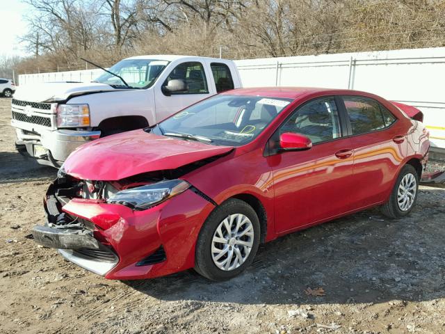 2T1BURHE5HC927692 - 2017 TOYOTA COROLLA L RED photo 2