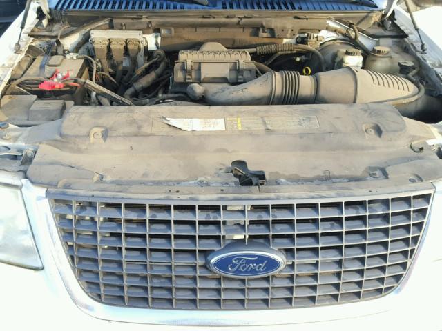 1FMPU16585LB12929 - 2005 FORD EXPEDITION WHITE photo 7