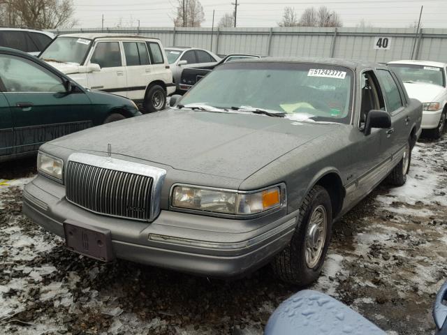 1LNLM81WXVY646346 - 1997 LINCOLN TOWN CAR E GRAY photo 2