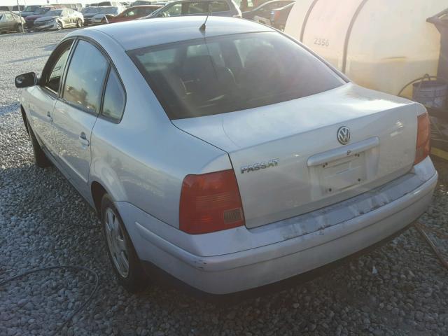 WVWMA63B5XE511179 - 1999 VOLKSWAGEN PASSAT GLS SILVER photo 3