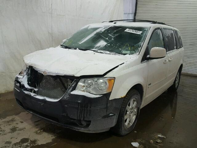 2A8HR54P78R830286 - 2008 CHRYSLER TOWN & COU WHITE photo 2