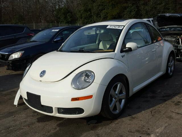 3VWFG31C88M510800 - 2008 VOLKSWAGEN NEW BEETLE WHITE photo 2