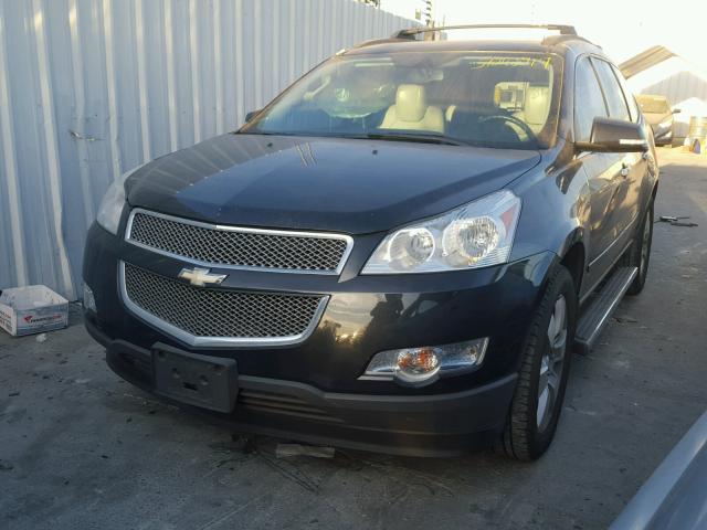 1GNLRHED3AJ265785 - 2010 CHEVROLET TRAVERSE L BLACK photo 2