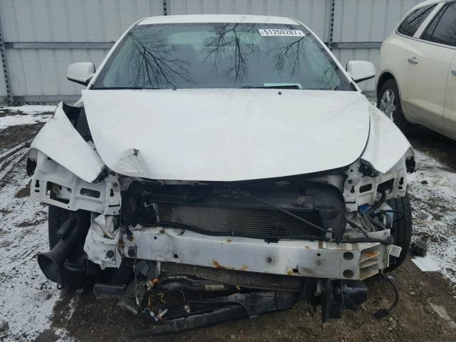 1G1ZH57B094263804 - 2009 CHEVROLET MALIBU 1LT WHITE photo 9