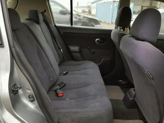 3N1BC13E48L457912 - 2008 NISSAN VERSA S GRAY photo 6