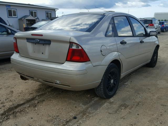 1FAFP34N16W131737 - 2006 FORD FOCUS ZX4 GOLD photo 4