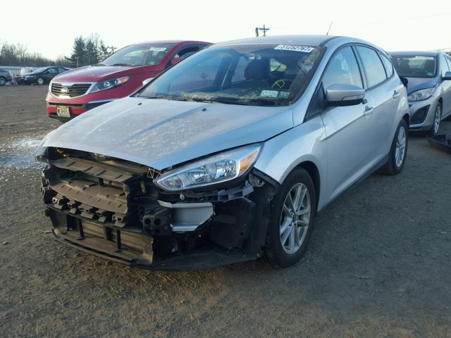 1FADP3K27GL396777 - 2016 FORD FOCUS SE SILVER photo 2