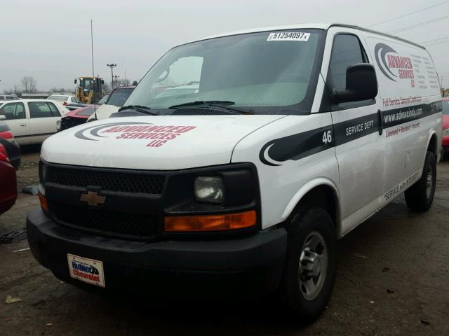 1GCWGFBA7C1158025 - 2012 CHEVROLET EXPRESS G2 WHITE photo 2