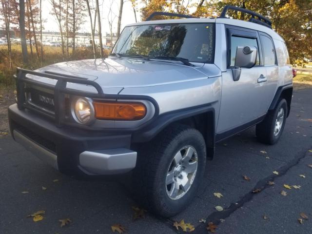 JTEBU11F570010566 - 2007 TOYOTA FJ CRUISER SILVER photo 2