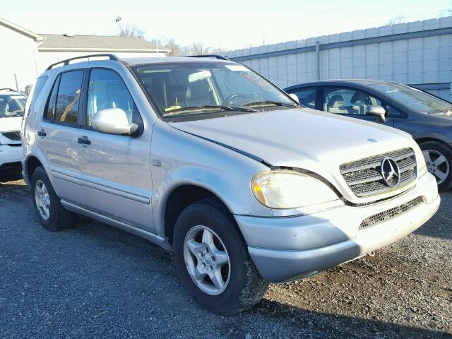 4JGAB54E4YA174074 - 2000 MERCEDES-BENZ ML 320 SILVER photo 1