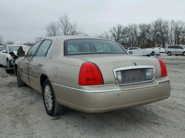 1LNHM81W85Y643290 - 2005 LINCOLN TOWN CAR S GOLD photo 3