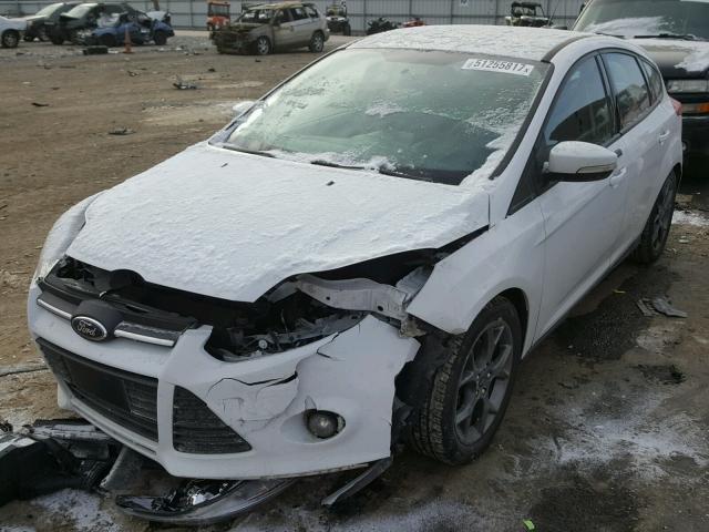 1FADP3K21EL245625 - 2014 FORD FOCUS SE WHITE photo 2