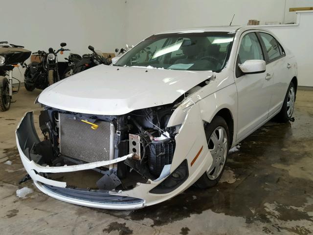 3FAHP0HA4AR122900 - 2010 FORD FUSION SE WHITE photo 2