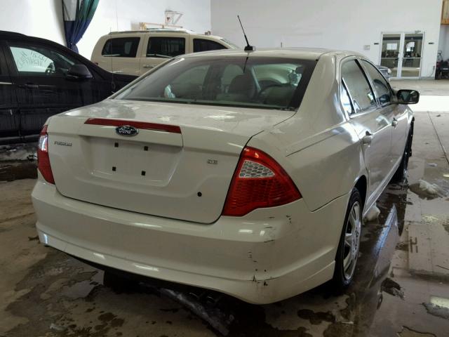 3FAHP0HA4AR122900 - 2010 FORD FUSION SE WHITE photo 4