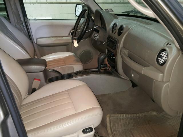 1J4GL38K65W561444 - 2005 JEEP LIBERTY RE BEIGE photo 5