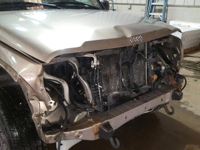 1J4GL38K65W561444 - 2005 JEEP LIBERTY RE BEIGE photo 9