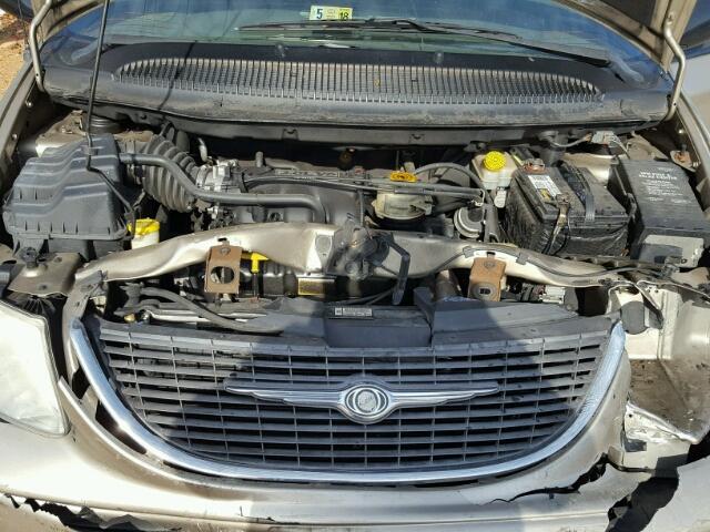 2C8GP64LX2R631167 - 2002 CHRYSLER TOWN & COU GOLD photo 7