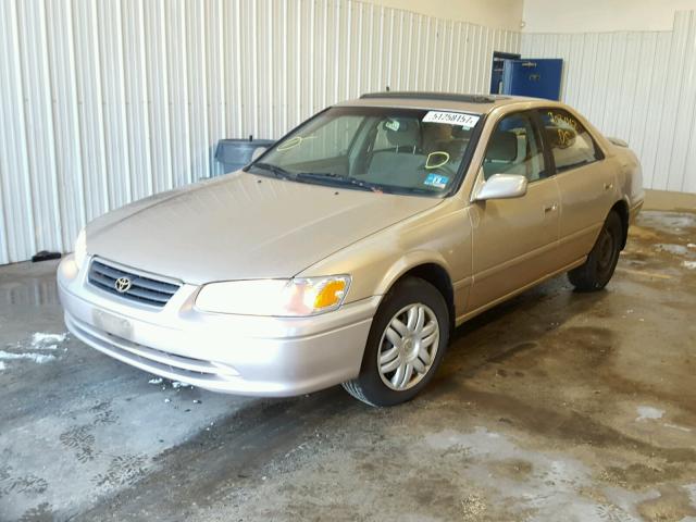 JT2BG22K9Y0392995 - 2000 TOYOTA CAMRY CE TAN photo 2