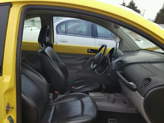 3VWCA21C6YM460753 - 2000 VOLKSWAGEN NEW BEETLE YELLOW photo 5