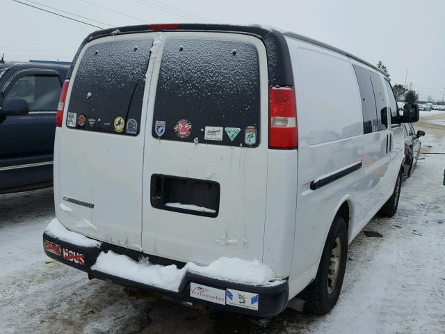 1GCFG15X171151872 - 2007 CHEVROLET EXPRESS G1 WHITE photo 4