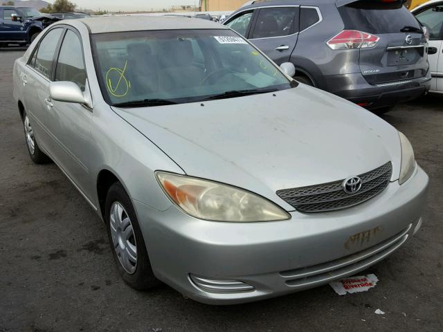 JTDBE32K720046311 - 2002 TOYOTA CAMRY LE SILVER photo 1