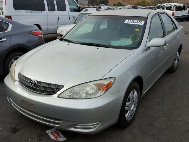 JTDBE32K720046311 - 2002 TOYOTA CAMRY LE ვერცხლისფერი ფოტო 2